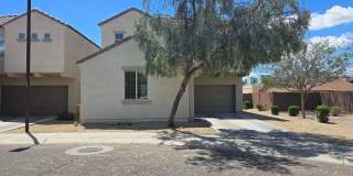 Clean and Comfortable 3 bed 2 bath with loft! Gallery 3