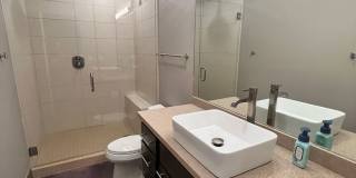 Gorgeous Condo minutes from The Pearl Gallery 11