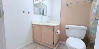 Charming 2 bedroom single story townhome Gallery 13