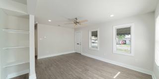 Beautiful newly remodeled 3 bd | 2 ba Available NOW! Located 10 min from Alamo Quarry! Gallery 6