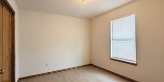 Spacious 3 Bed + Study | Fireplace, Covered Patio & Fully Fenced Backyard Gallery 9