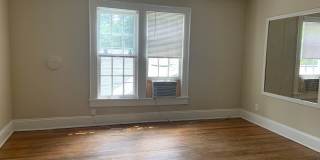 2 BR, 2nd floor apartment w/ water, lawn service included near UNCG/Glenwood Gallery 3
