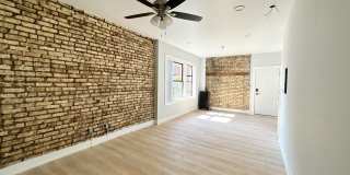 7421 N Clark St Gallery 21