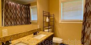 9418 Poinsettia Gallery 6