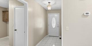 Charming 3 bed, 2 bath home in desirable Indian Springs area Gallery 6