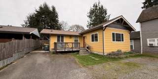 3bdrm/2 bath house with a yard, laundry, and parking in Happy Valley! Gallery 1