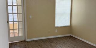 Large one bedroom condominium Gallery 15