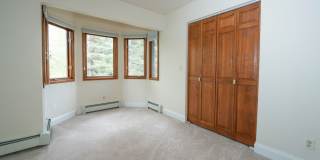 DeLong Lake Condo Gallery 12