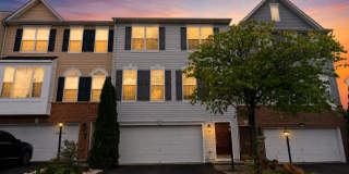 Spacious 4BR Townhome in Woodbridge Gallery 1
