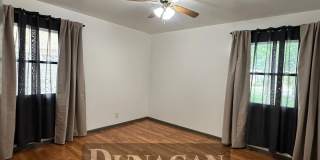 Spacious Pet Friendly, 3 bed/1 bath with Den. Gallery 10