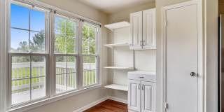 Updated 4 level TH w/ 2 FB & 2 "1/2" baths + One car garage! Gallery 6