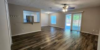 Gorgeous 3 Bed/2Bath with Lawn Care Included!! Gallery 4