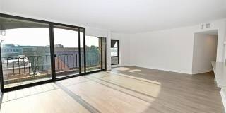 211 E Merrill Street Gallery 9