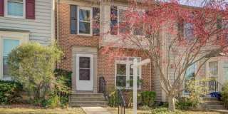 A Lovely Brick-Front Town House Gallery 1