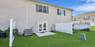 Charming 3-Bed Townhome in Prime Richmond Hill Location! Gallery 38