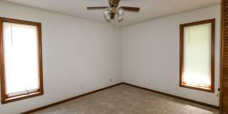 Two Bedroom, 2 Bath, 1-Car Garage, 1179 sq ft feet home with wood burning fireplace. and screened porch. Gallery 21