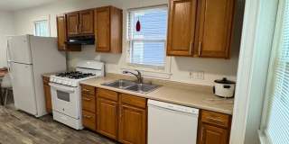 4-Bedroom Near U-M with Bonus Room, Big Backyard & Front Porch Gallery 10