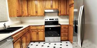 Mission Bay 2 Bed 2 Bath Condo with covered parking Gallery 1