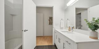 Leva on Market Gallery 17