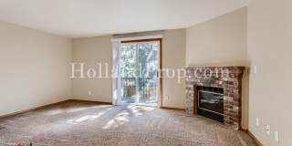 Lovely End unit of a triplex with garage Gallery 3
