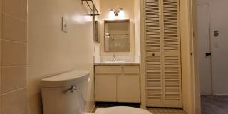 Conveniently located South Kirkland near Downtown-Laurel Park Gallery 13