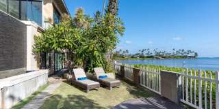 Wailupe Seaside Haven: Beachfront Luxury Home w/ Infinity Pool & City Proximity Gallery 47