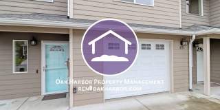 3 Bed 2.5 Bath Townhome - A/C - Pet Friendly - NAS Whidbey Gallery 1
