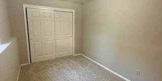 4 Bedroom, 2 Bathroom Duplex - Pet Friendly Gallery 6