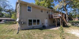 Adorable 3 bedroom - Downstairs Triplex Gallery 1