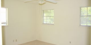 3 BR / 1 BA House off Shoal Creek/Steck! Gallery 5