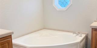 2595 Bryant Street Gallery 11