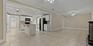 2132 Dunwoody Glen Gallery 1