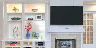 Luxury 4-bedroom - 4 bath with garage Gallery 7