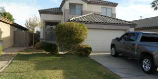 Large 4 Bedroom Lake Front Property on Premium Cul-De-Sac Lot Gallery 1