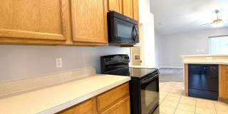 Beautiful 3 Bed 2 Bath Ranch Pool Home! Lawn & Pool Care Included! Gallery 6
