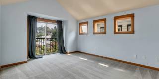 Stylish 3BR/3.5BA Townhome with Vaulted Ceilings & Attached Garage Gallery 18