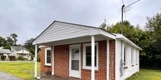 Newly Remodeled Cottage near downtown, walk to Kardinal Hall, Sticks & Health Food Store! Gallery 1
