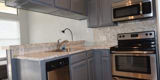 Wesdgewood West Campus - 1BD / !BA - 10 Ft Ceilings - Nodern Appliances - Gated - W/D -  $1200 Gallery 9