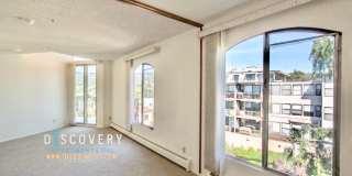 Spacious One Plus Bedroom Condominum off Broadway Terrace Gallery 8