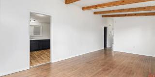 Charming 3 bedroom home with huge yard! Gallery 5