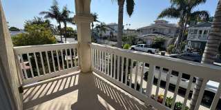 COASTAL Living | Blocks from the beach Gallery 14