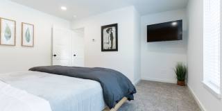 Modern 4 bedroom 3 bath near Razorback campus - 2nd story loft Gallery 17