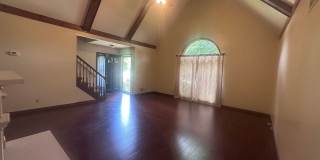 Unique Lyndon area 4 bedroom home with multiple common areas Gallery 10