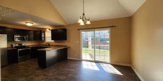 $1650 - 3 Bedroom 2 Bath Ranch Home Gallery 6