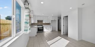Charming 4BR Duplex in San Diego Gallery 29