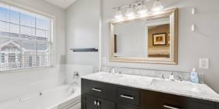 273 ROSLYN CT Gallery 28