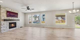 Spacious 5BR House in Monument Gallery 8