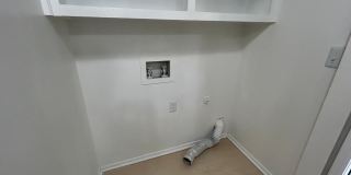 1/2 OFF 1ST MONTH RENT! Modern 3-Bed, 2.5-Bath Townhome with Granite Kitchen & New Appliances! Gallery 4