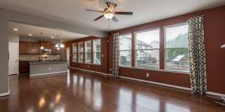 Gorgeous LARGE Family Home! Gallery 12