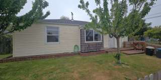 Beautifully designed 2BD/1BA home located near Henderson Center! Gallery 20